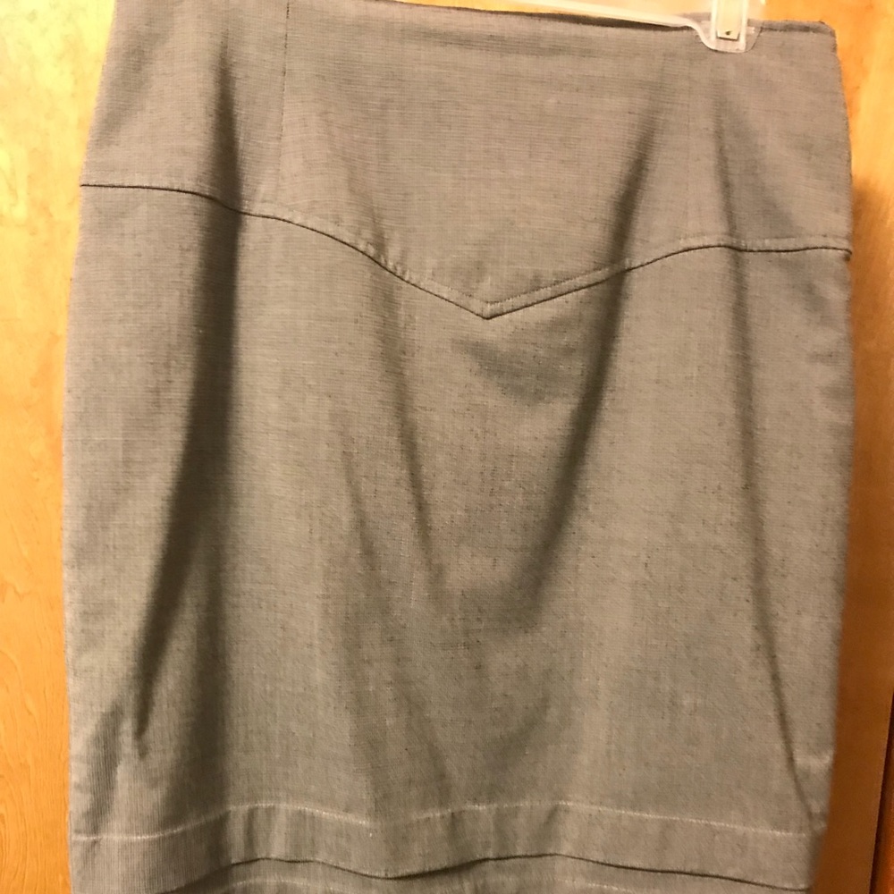 Gray pleated pencil skirt